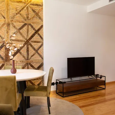 Prime Clerigos By Hosty * Porto