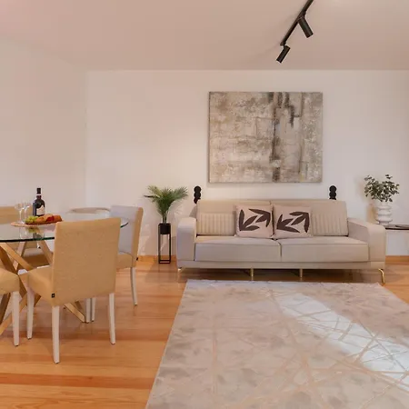 Prime Clerigos By Hosty * Porto