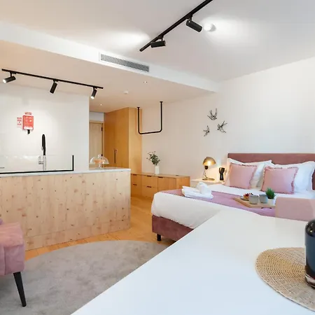 Prime Clerigos By Hosty * Porto